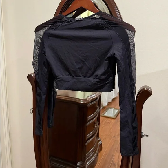 MICHI Black Long Sleeve Crop Top - Picture 3 of 3